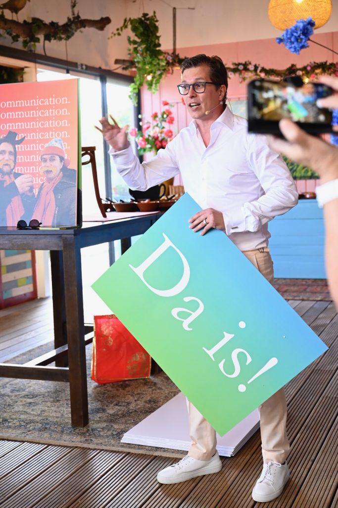 Polle presenting with props